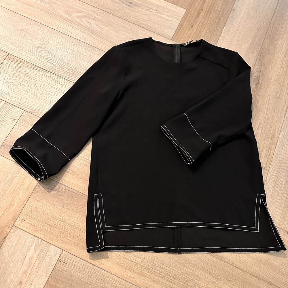 Zara woman top. Size medium 🟢